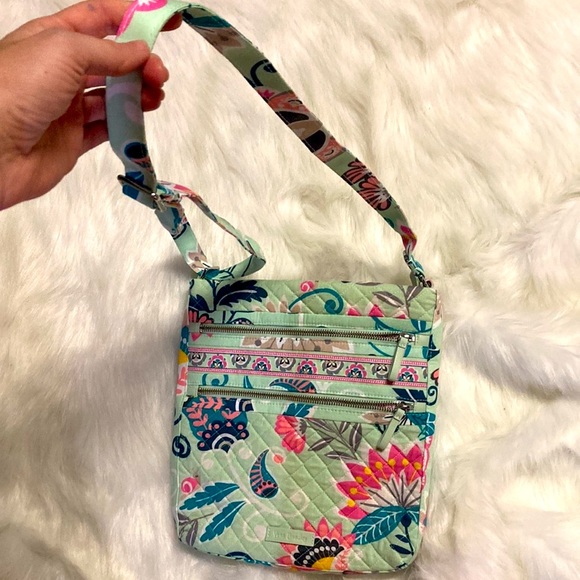 GORGEOUS NEVER USED Vera Bradley crossbody - Picture 10 of 10
